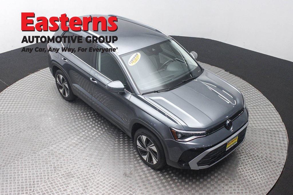 Used 2025 Volkswagen Taos SE AWD/4WD image 3