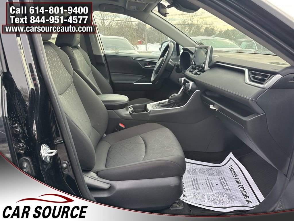 Used 2021 Toyota RAV4 XLE w/ Convenience Package image 40