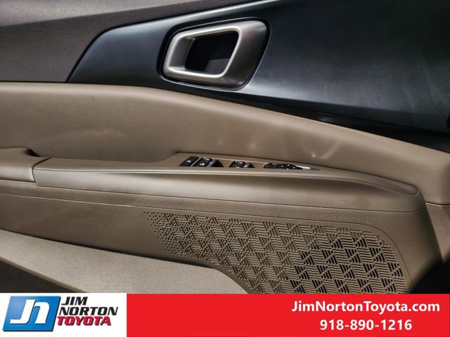 Used 2025 Kia Carnival image 23