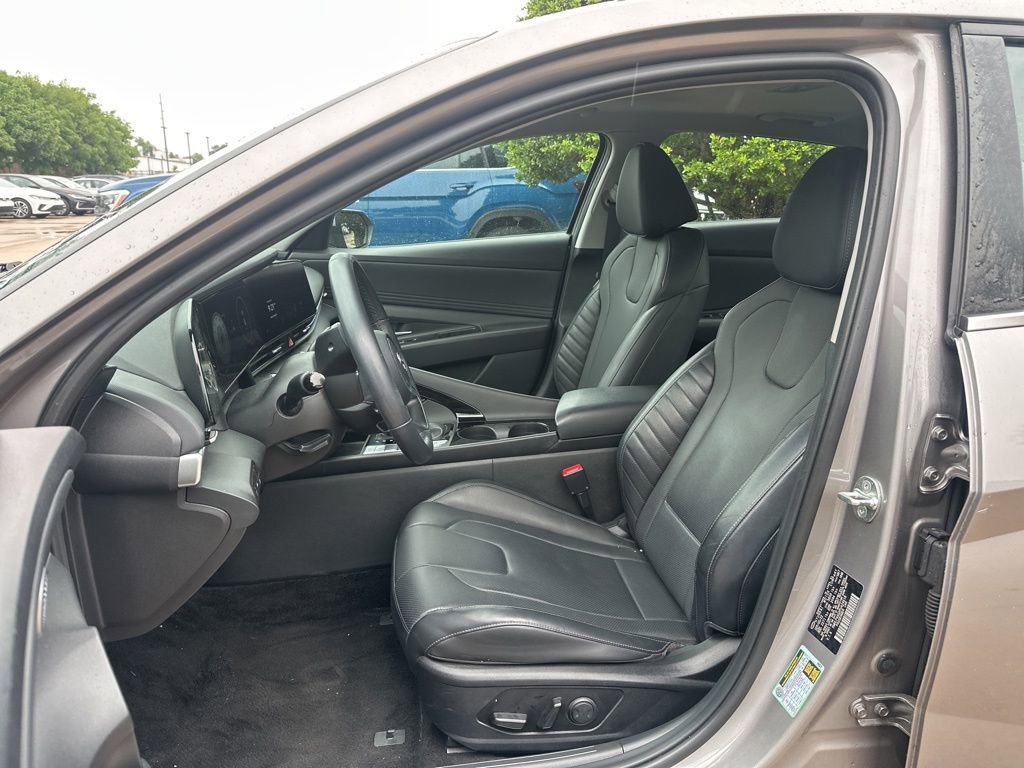 Used 2023 Hyundai Elantra Limited FWD image 10