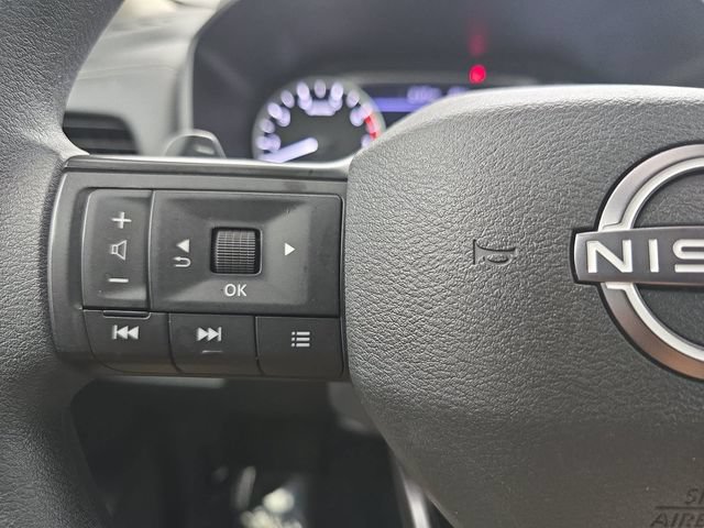 Used 2025 Nissan Rogue S AWD/4WD image 17