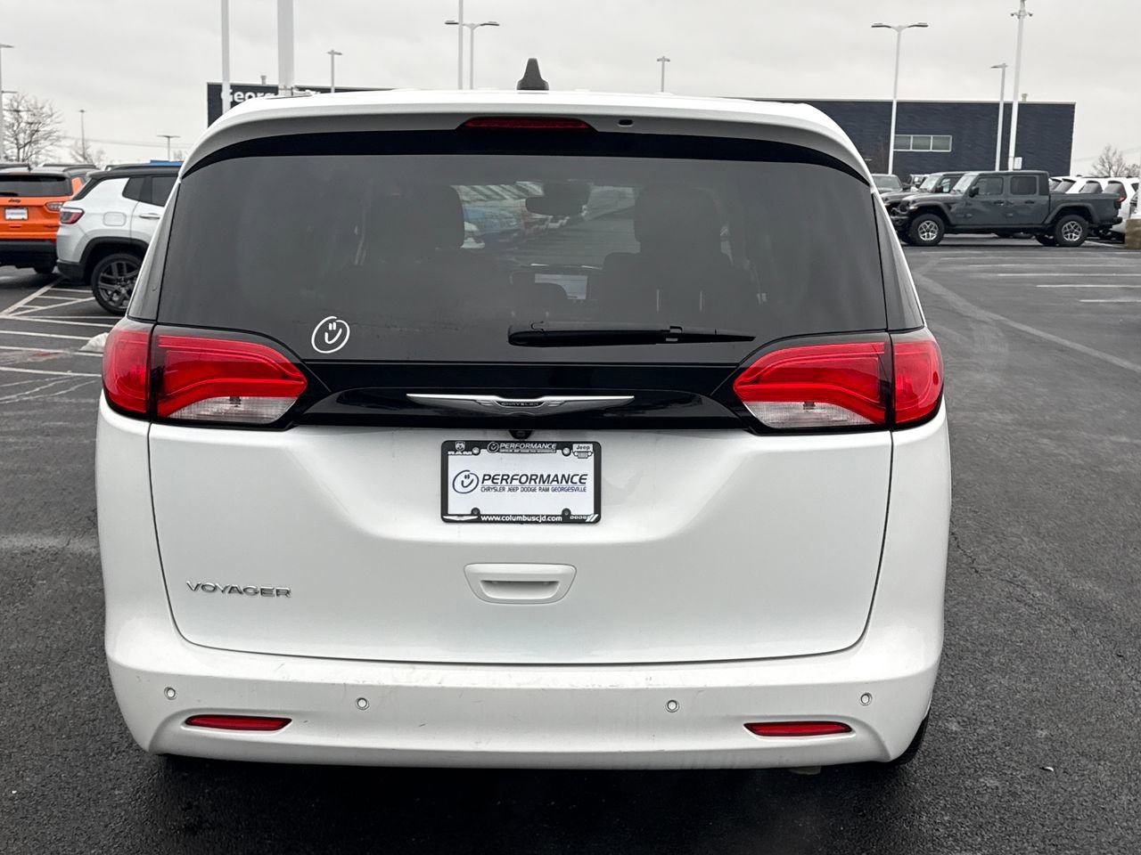 Used 2024 Chrysler Voyager LX image 4