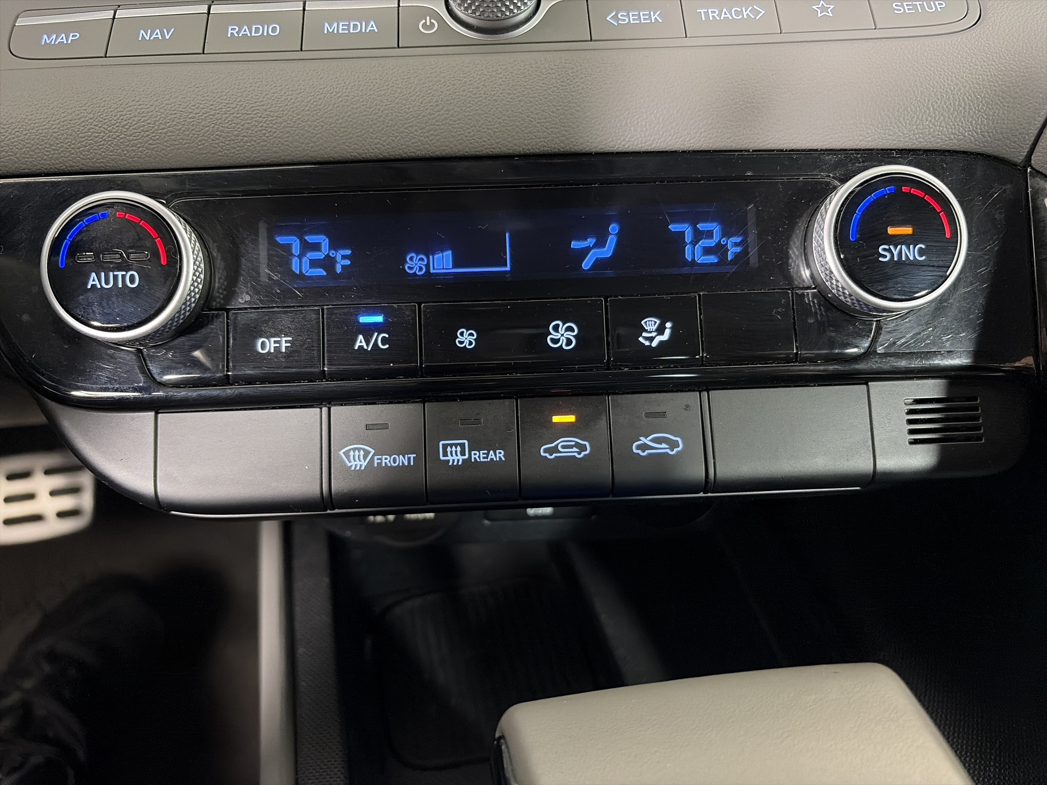 Used 2025 Hyundai Elantra SEL FWD image 25