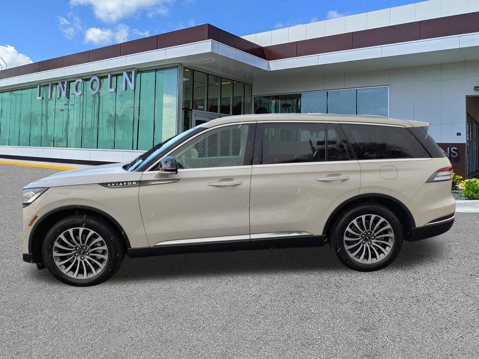 Certified 2020 Lincoln Aviator Reserve w/ Elements Package Plus AWD/4WD image 7