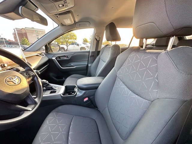 Used 2024 Toyota RAV4 XLE AWD/4WD image 28