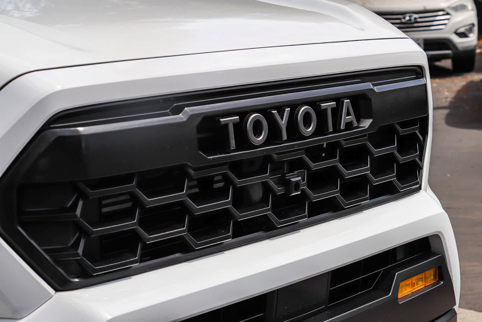 Used 2025 Toyota Tacoma SR5 AWD/4WD image 5