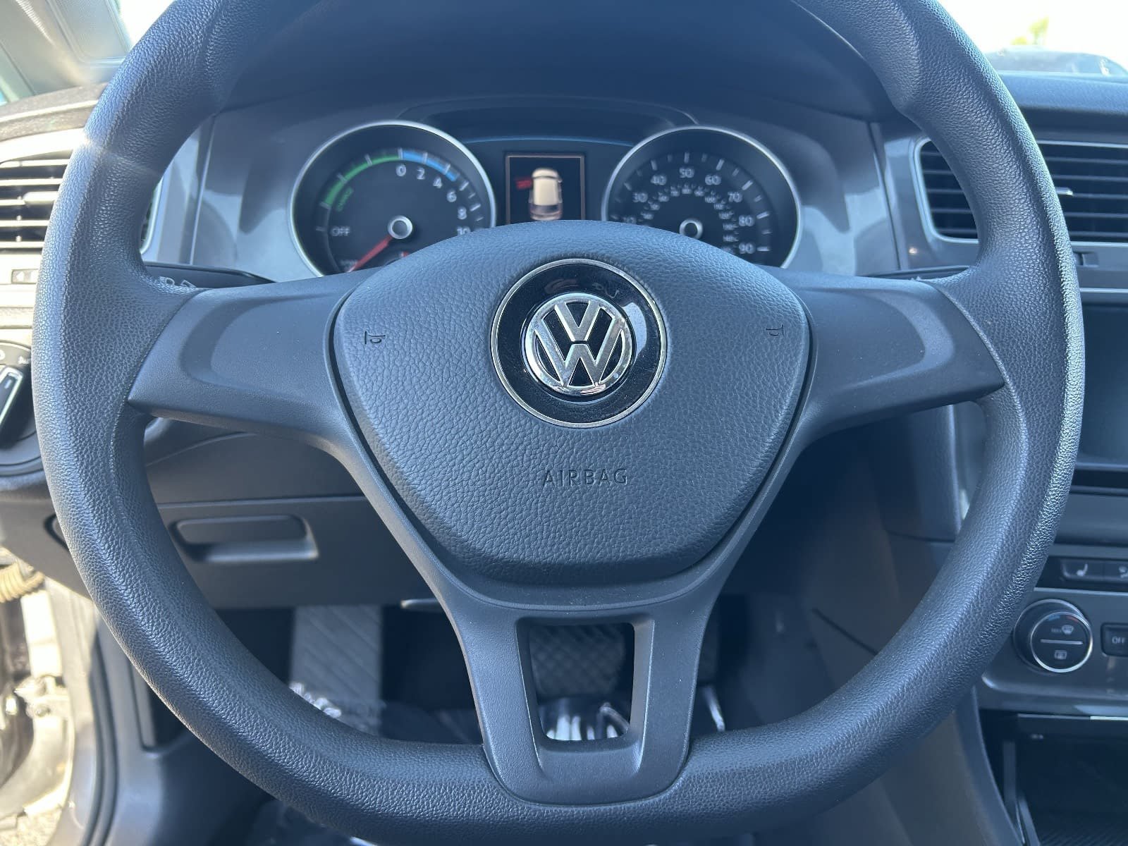 Used 2016 Volkswagen e-Golf SE w/ DC Fast Charging Package FWD image 26