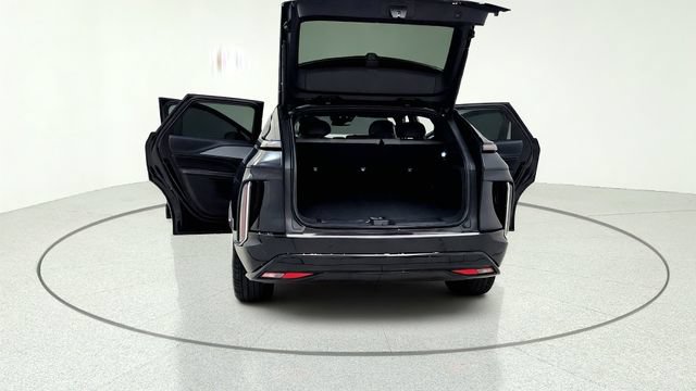 Used 2024 Cadillac Lyriq Tech AWD/4WD image 17