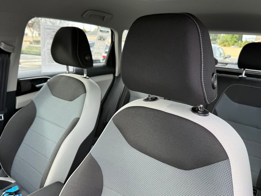 Used 2025 Volkswagen Taos S image 13