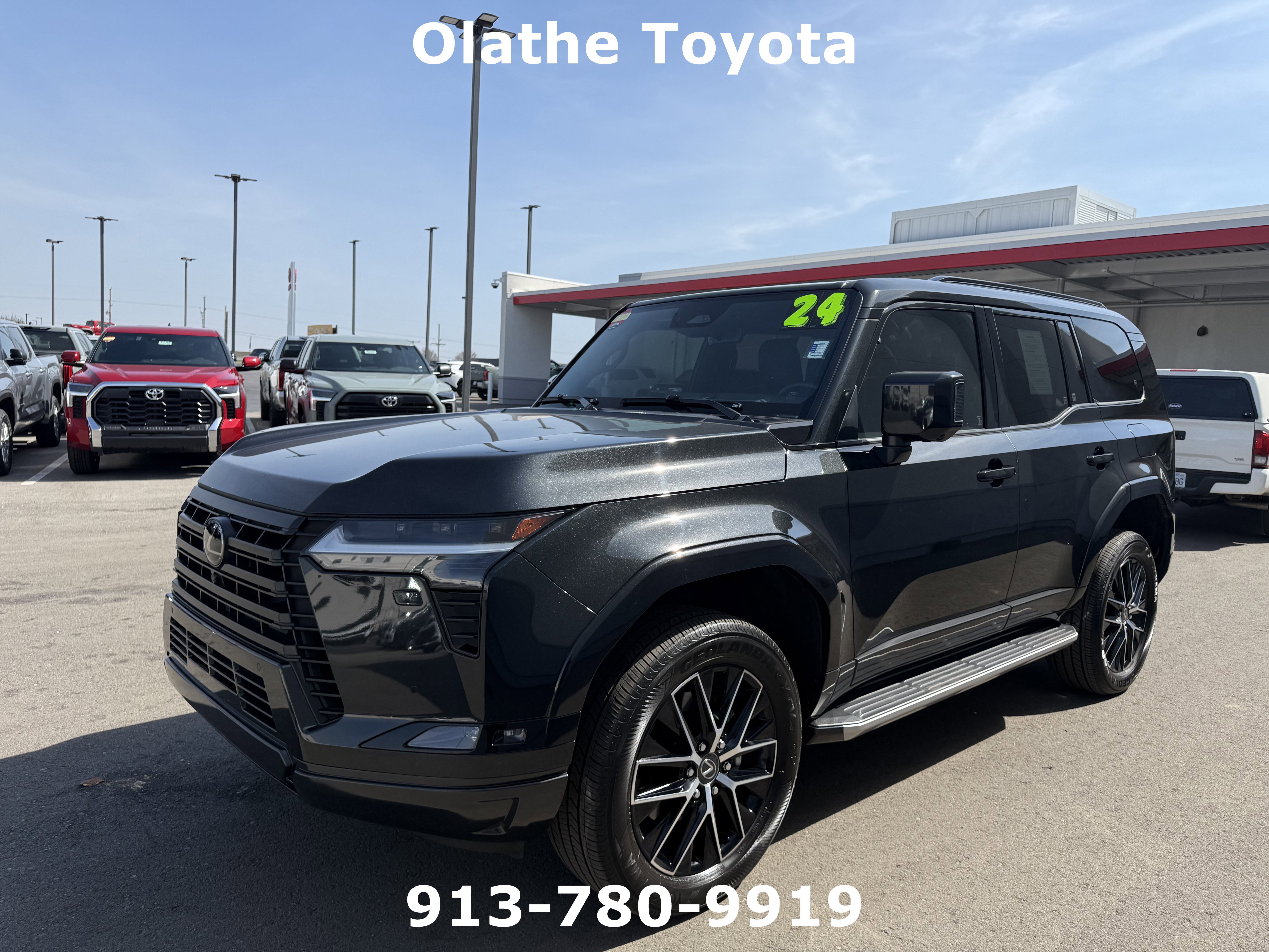 Used 2024 Lexus GX 550 w/ Accessory Package (2T) image 2