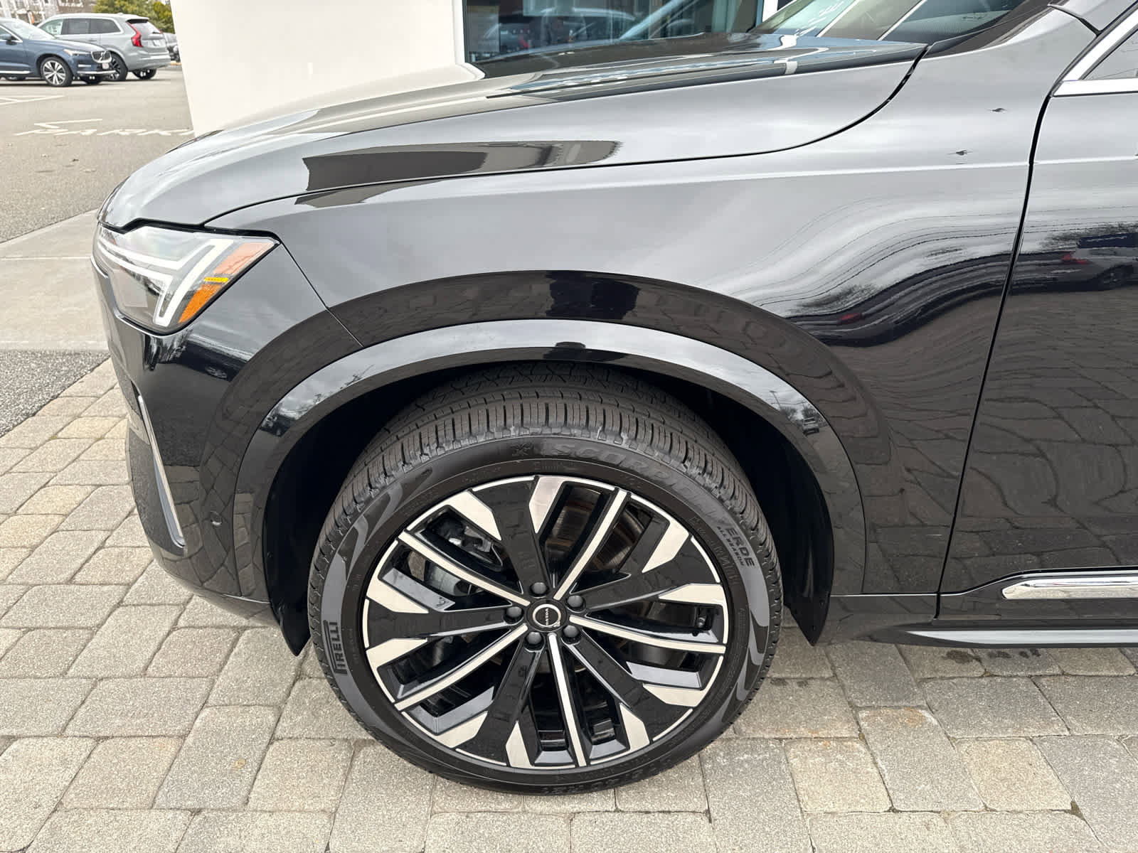 Used 2026 Volvo XC90 B6 Plus image 4