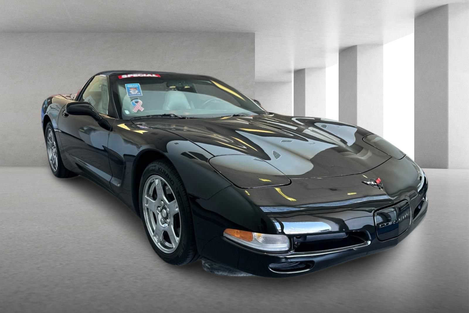 Used 1997 Chevrolet Corvette Coupe RWD image 2