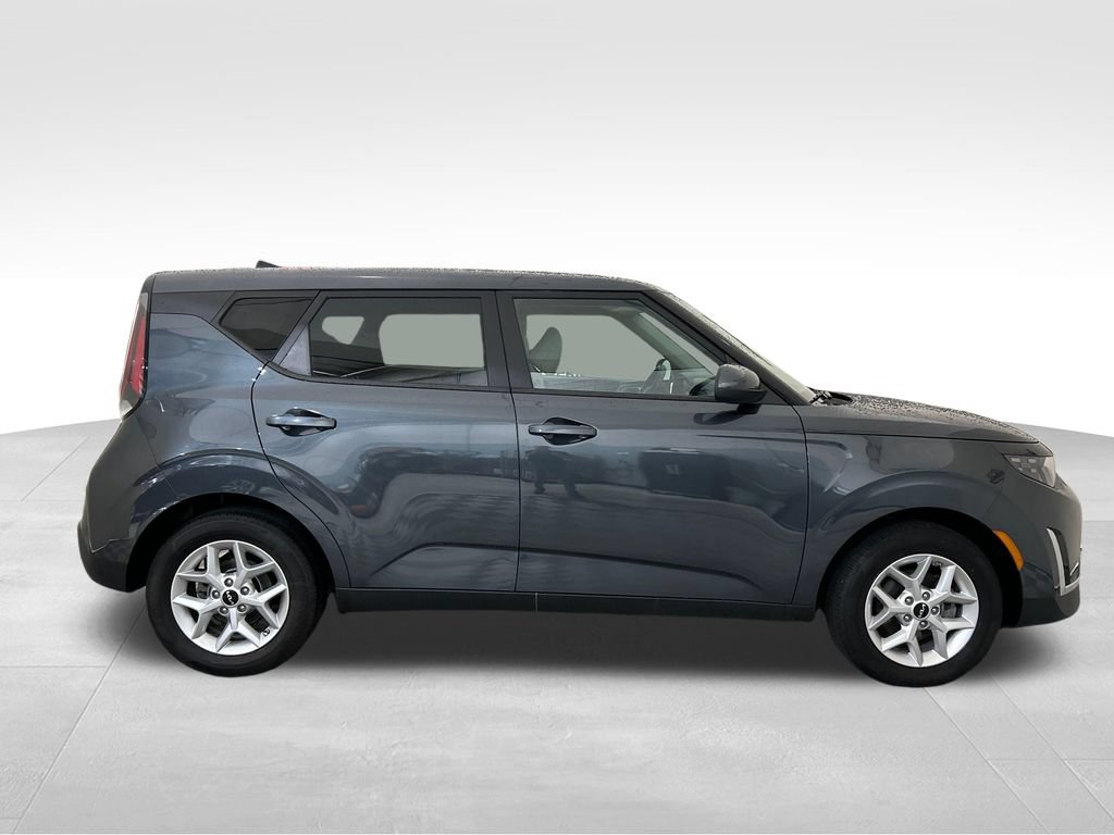 Used 2025 Kia Soul LX w/ LX Technology Package FWD image 7