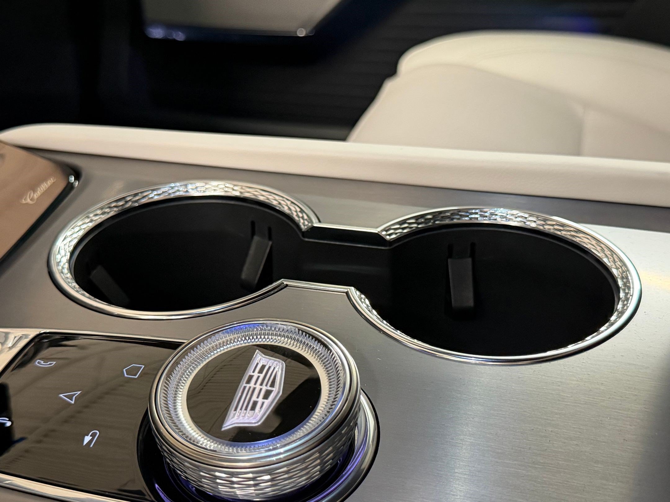 New 2027 Cadillac Vistiq Sport AWD/4WD image 17