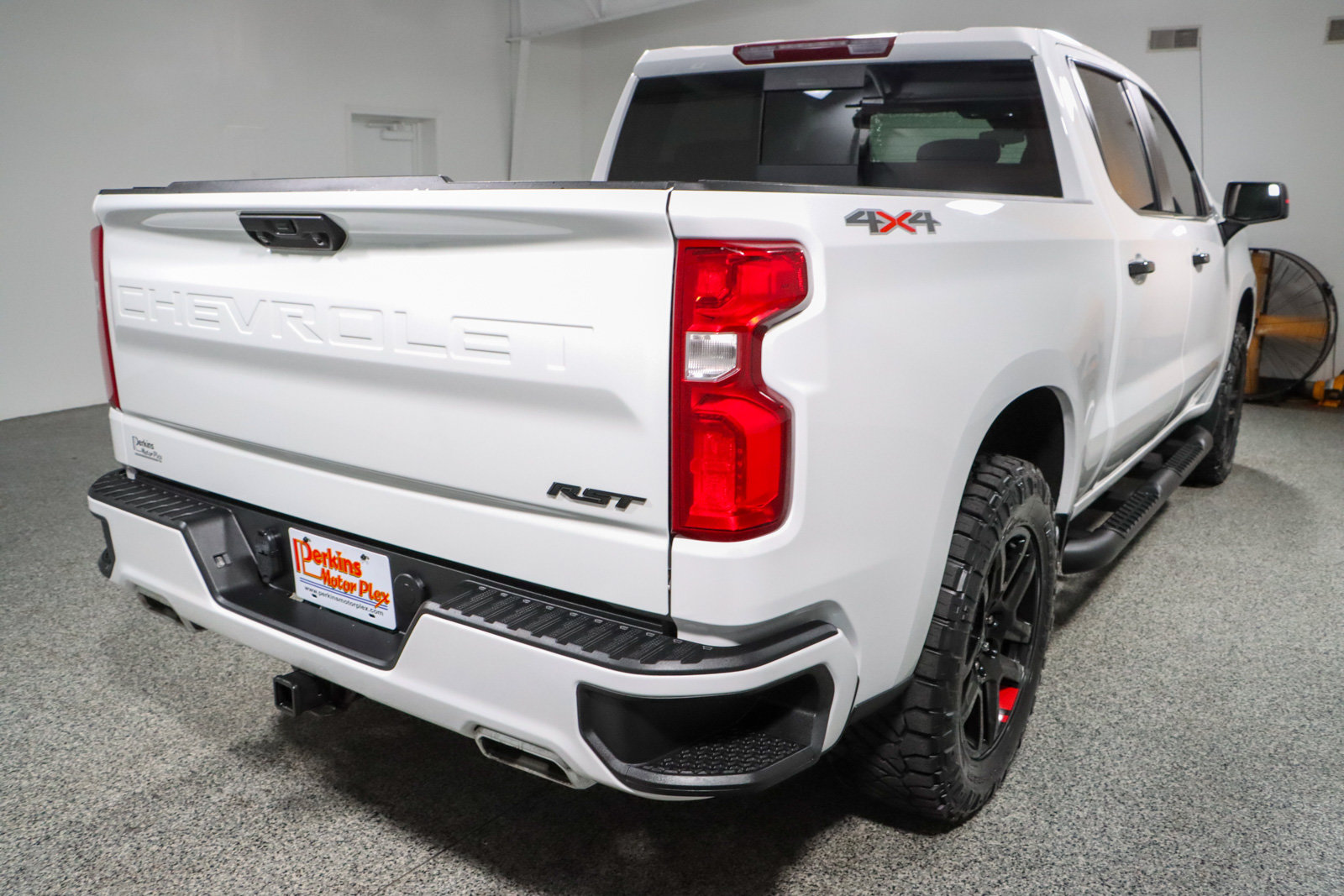 Used 2023 Chevrolet Silverado 1500 RST w/ Redline Edition AWD/4WD image 8