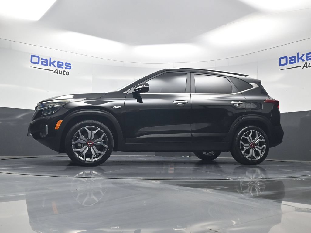 Certified 2022 Kia Seltos SX w/ Sunroof Package AWD/4WD image 44
