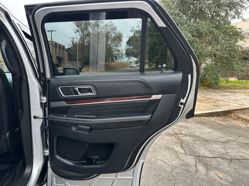 Used 2016 Ford Explorer Platinum image 42