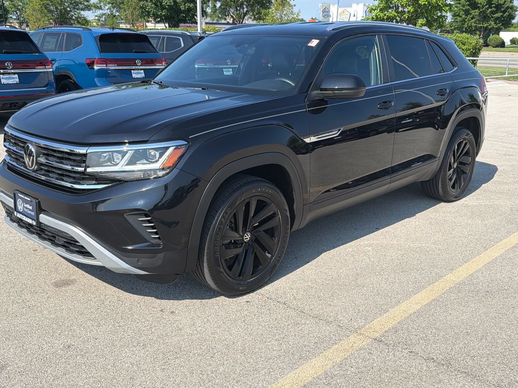 Certified 2023 Volkswagen Atlas Cross Sport SE w/ Black Wheel Package AWD/4WD video 3