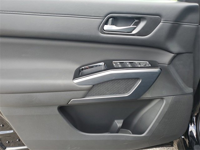 New 2025 Nissan Pathfinder SL w/ Black Appearance Package image 19