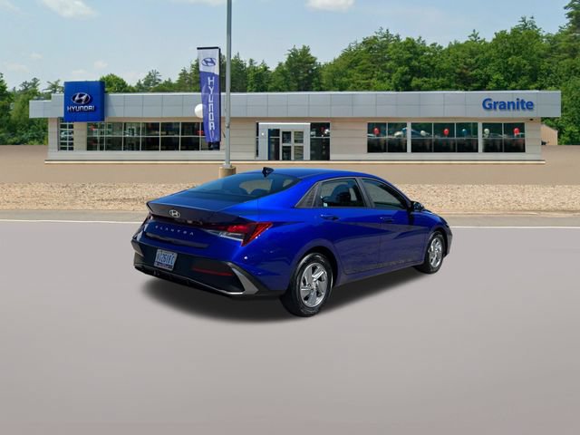 Certified 2024 Hyundai Elantra SE FWD image 7