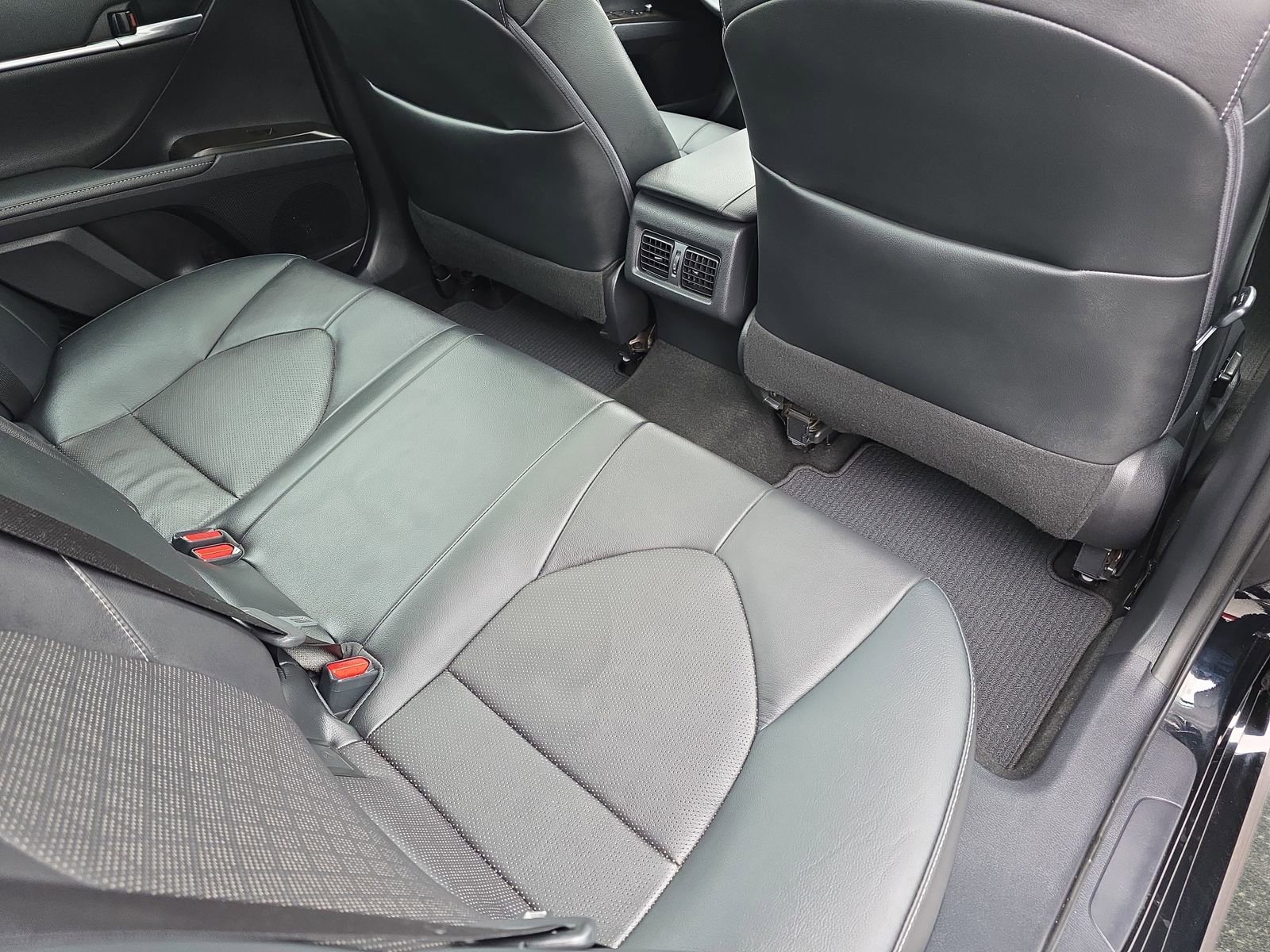 Used 2021 Toyota Camry XSE image 11