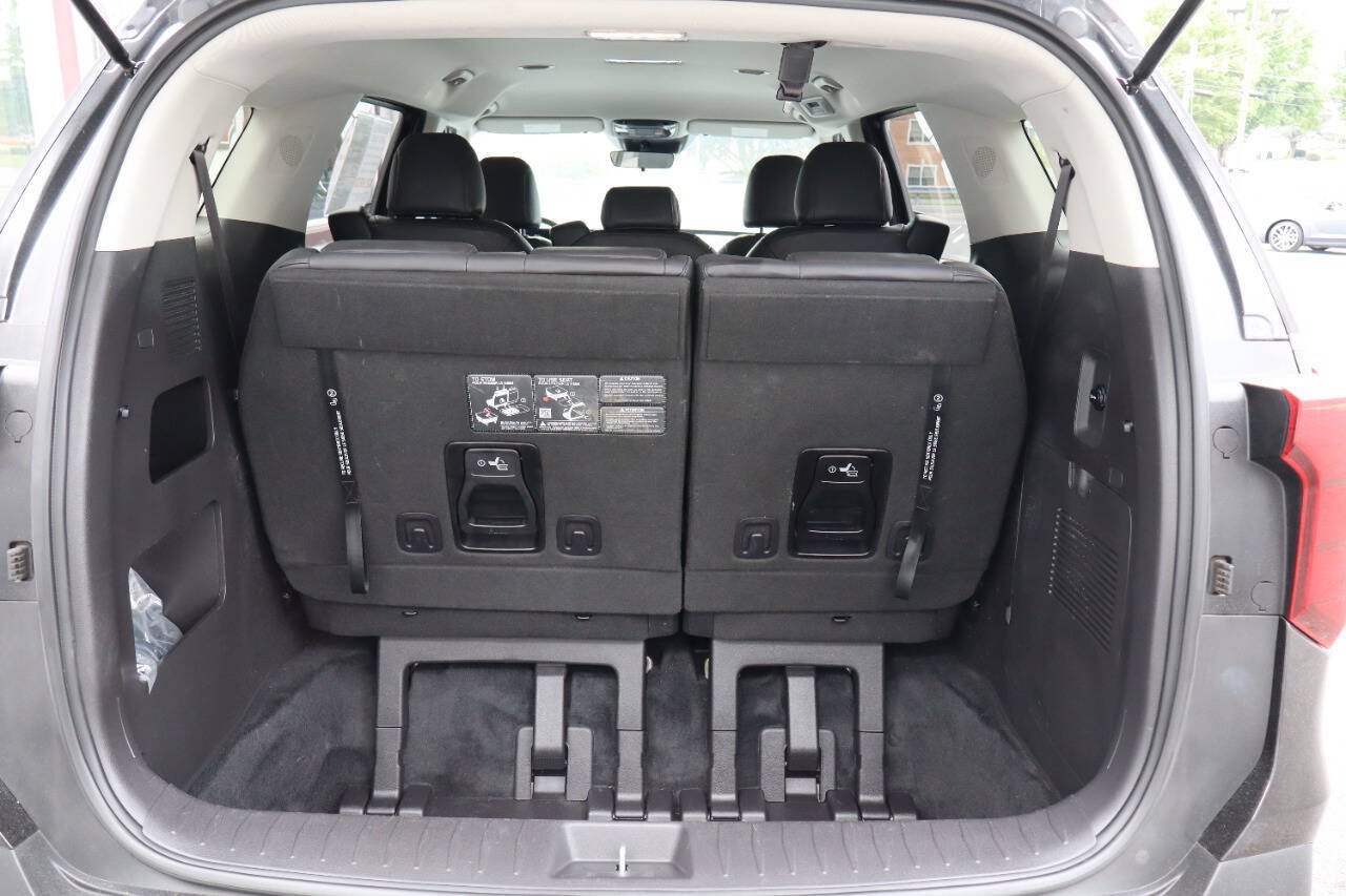 Used 2025 Kia Carnival FWD image 4