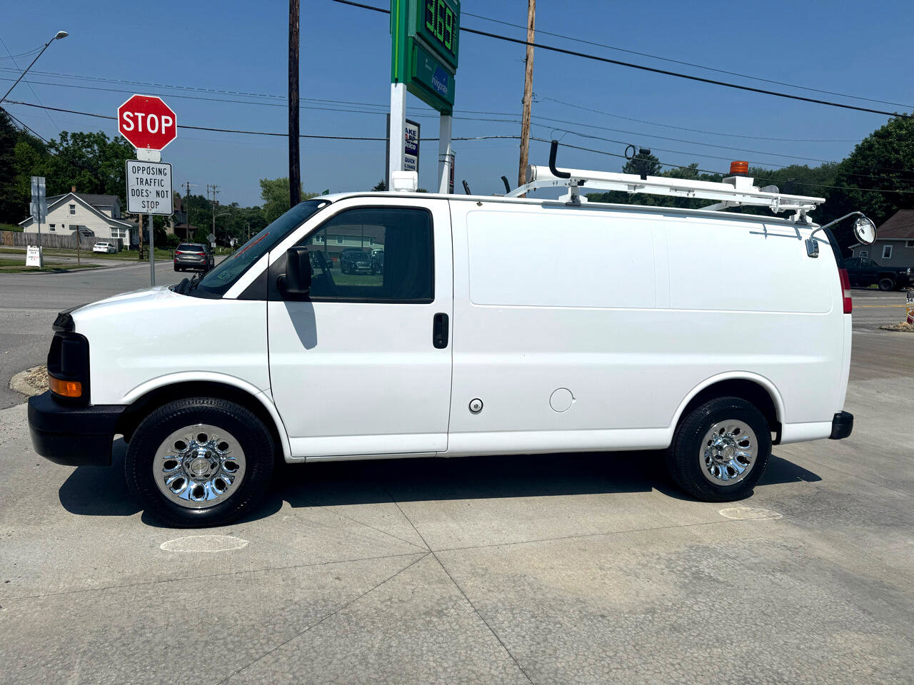 Used 2013 Chevrolet Express 1500 image 2
