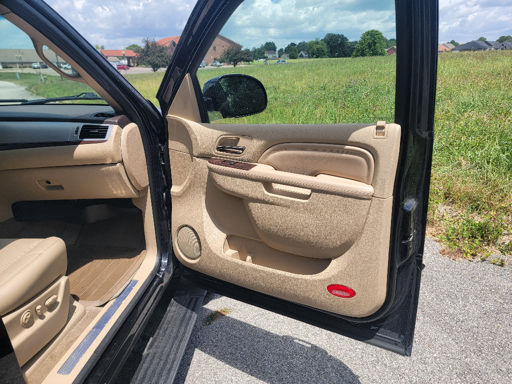 Used 2014 Cadillac Escalade Premium AWD/4WD image 34