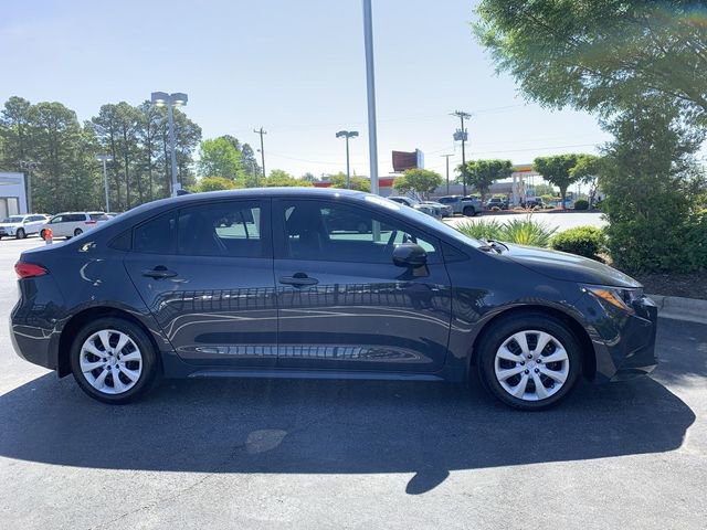 Used 2025 Toyota Corolla LE FWD image 9