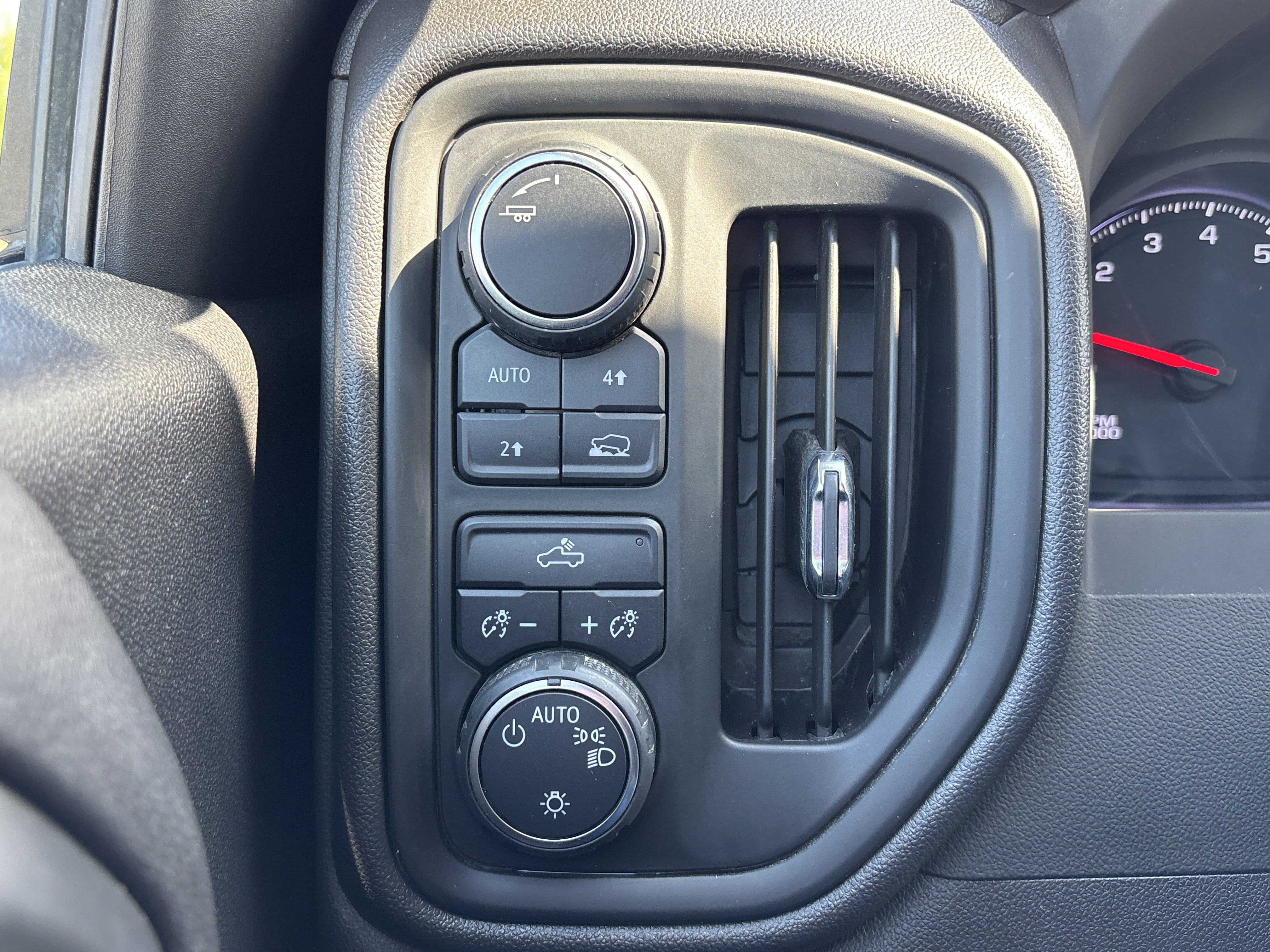 Used 2024 Chevrolet Silverado 1500 Custom AWD/4WD image 26