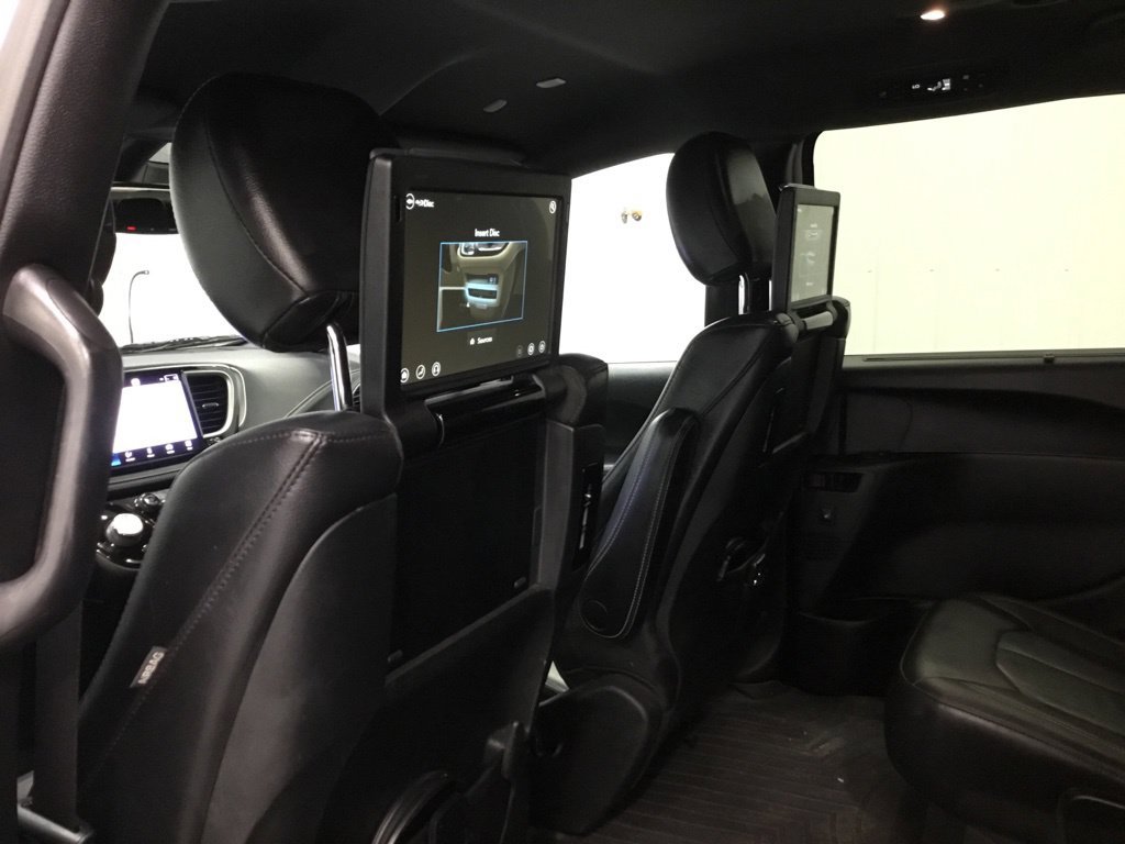 Used 2021 Chrysler Pacifica Touring-L w/ Uconnect Theater Family Group AWD/4WD image 13