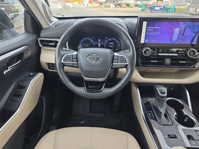 Used 2024 Toyota Highlander Limited image 20