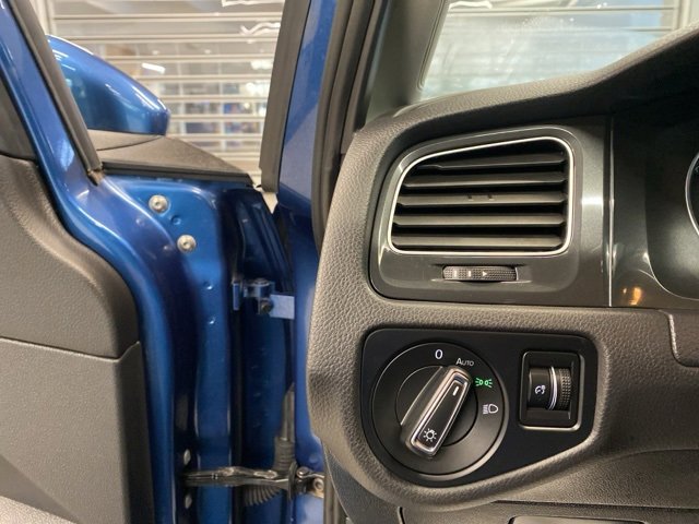Used 2019 Volkswagen Golf S image 11