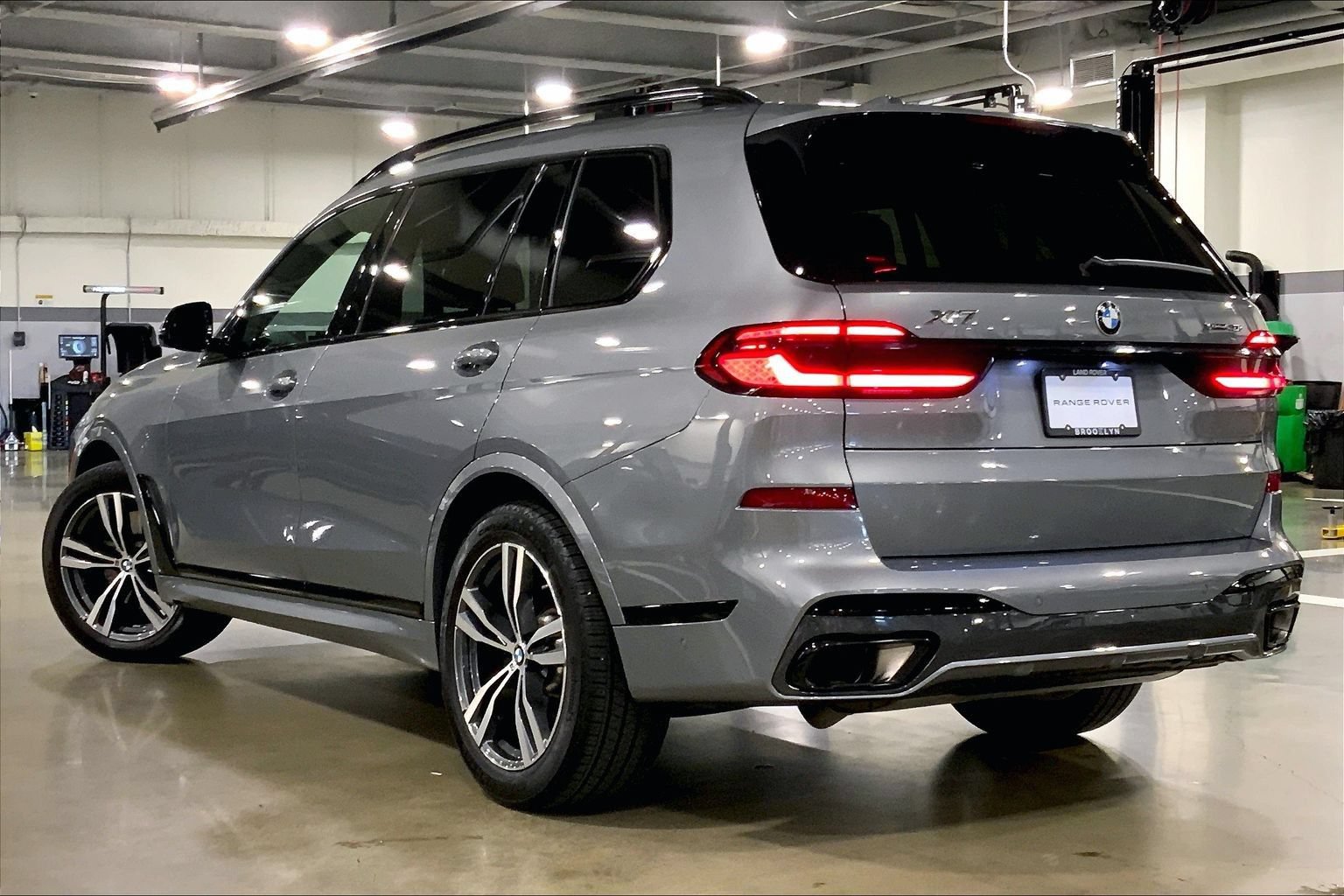 Used 2026 BMW X7 xDrive40i w/ M Sport Package AWD/4WD image 11