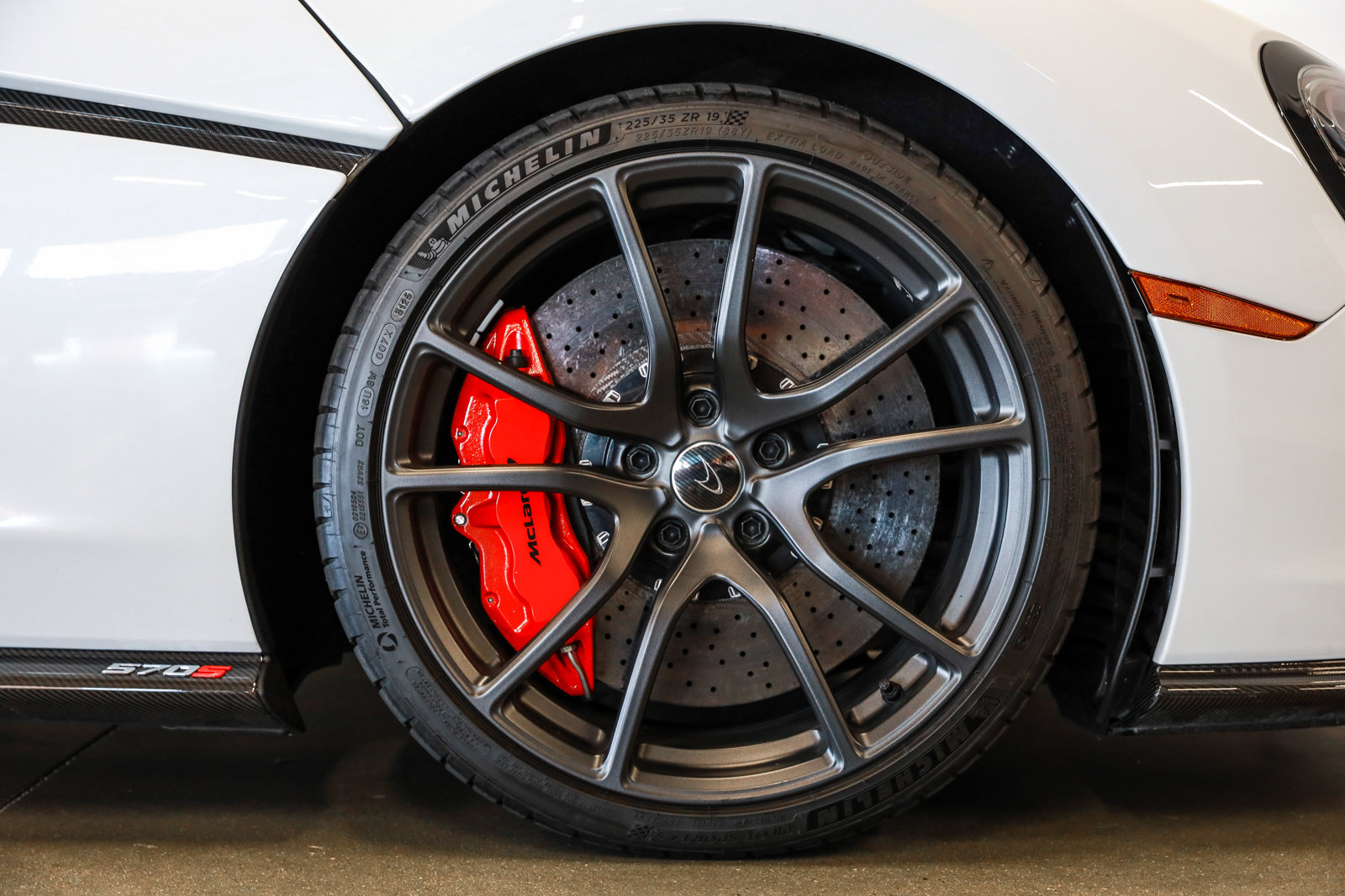 Used 2016 McLaren 570S Coupe RWD image 19