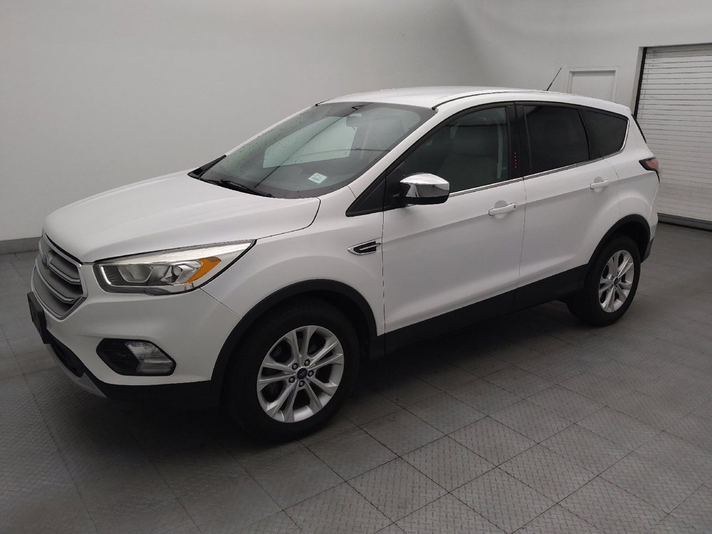 Used 2017 Ford Escape SE FWD image 2