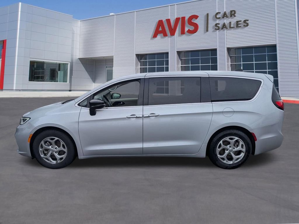 Used 2024 Chrysler Pacifica Limited image 10