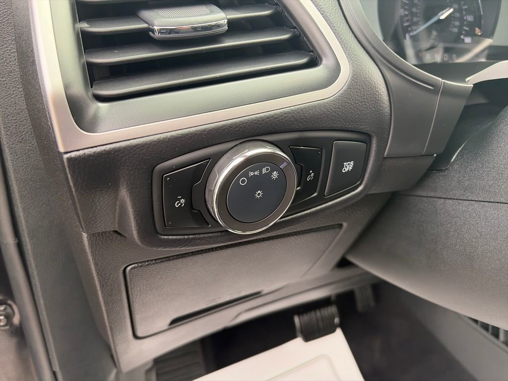 Used 2024 Ford Edge SE image 17