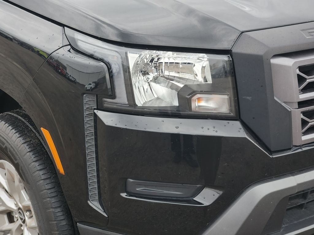 Used 2024 Nissan Frontier SV AWD/4WD image 9