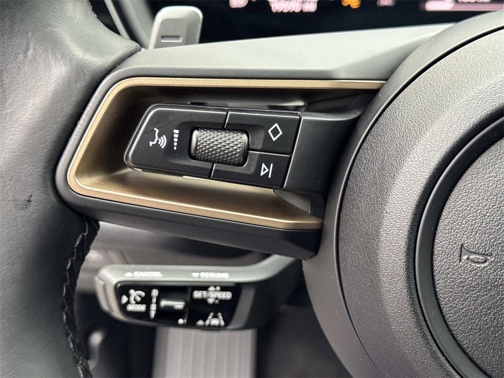 Used 2024 Porsche Cayenne image 29