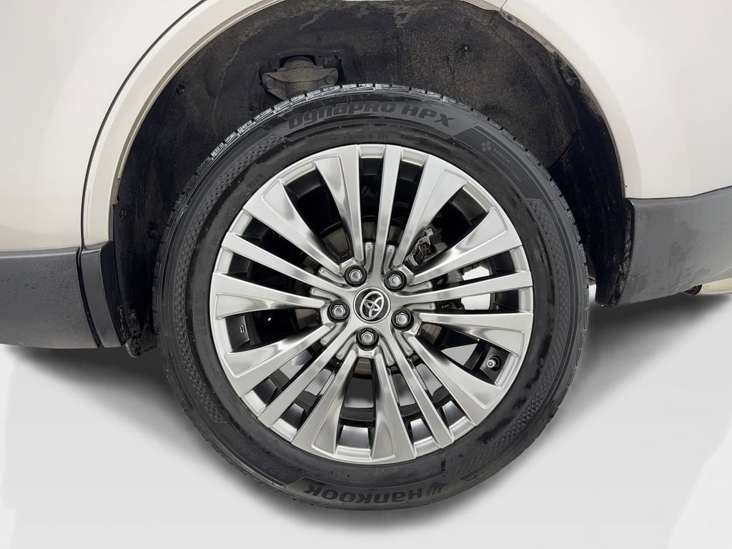 Used 2021 Toyota Venza XLE w/ Softex Package image 12