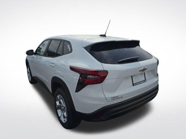 New 2026 Chevrolet Trax LS w/ LS Convenience Package FWD image 3