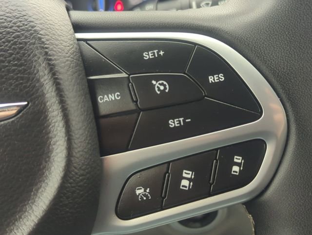 Used 2024 Chrysler Pacifica Touring-L image 14