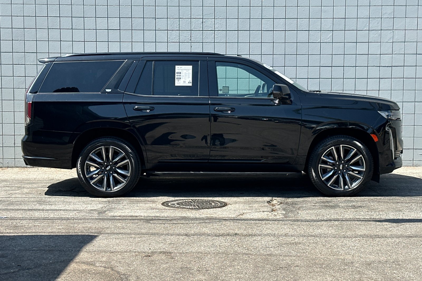 Used 2023 Cadillac Escalade Sport AWD/4WD image 3