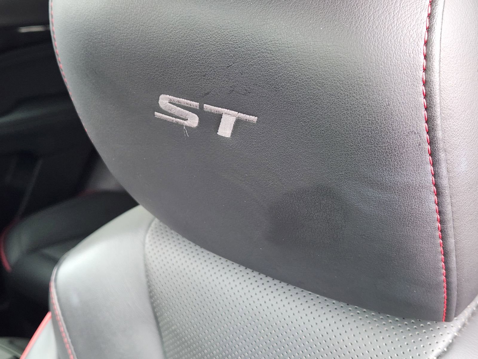 Used 2023 Buick Envision Essence w/ Sport Touring Package image 18