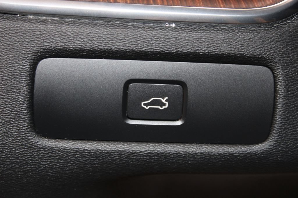 Used 2023 Volvo XC60 B6 Ultimate w/ Climate Package AWD/4WD image 38