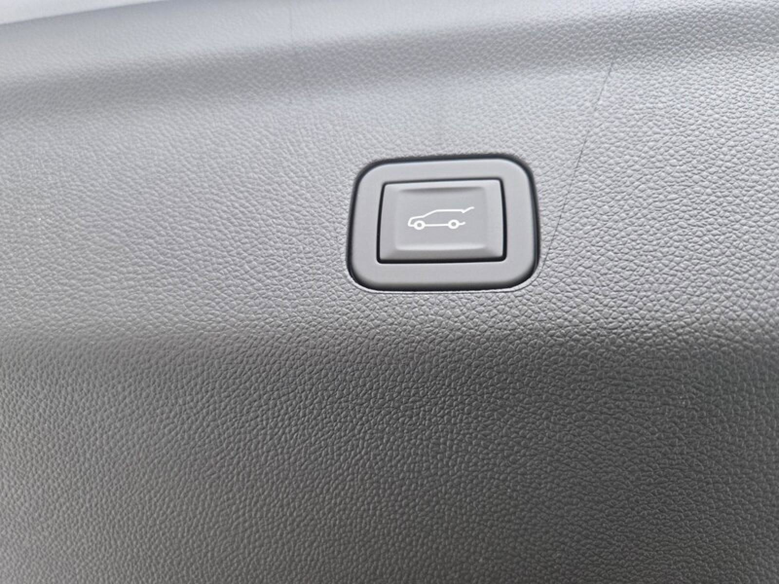 New 2026 GMC Yukon XL Elevation w/ Elevation Premium Package image 9