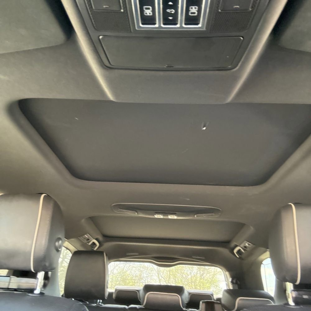 Used 2018 Land Rover Discovery HSE AWD/4WD image 12