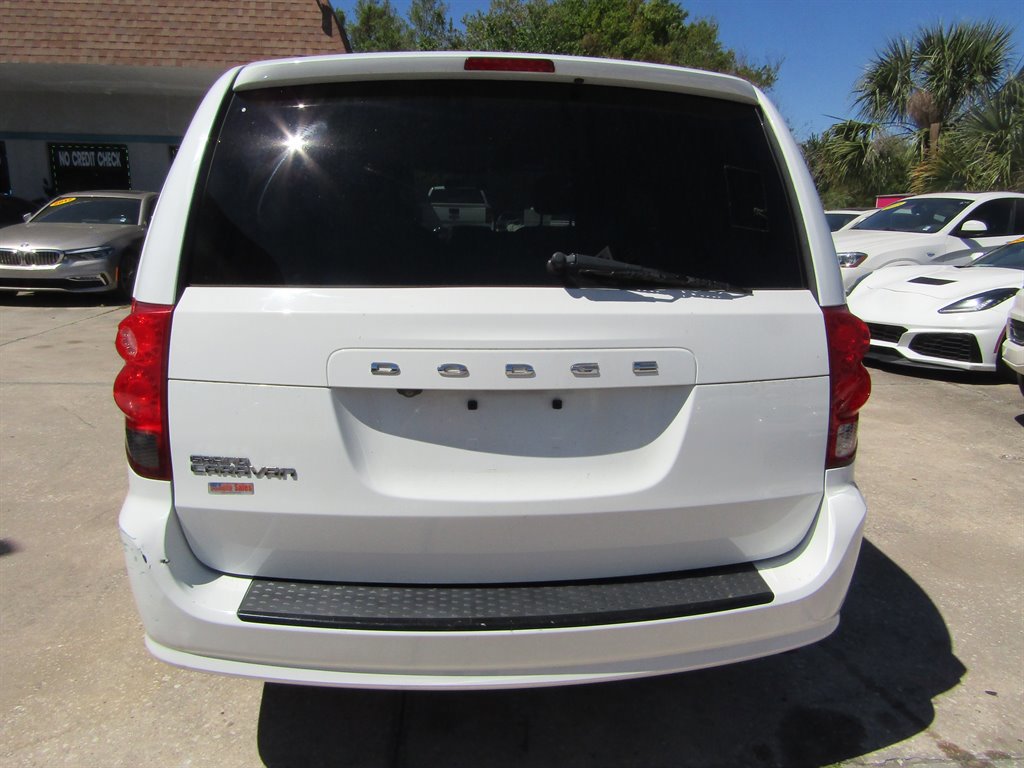 Used 2014 Dodge Grand Caravan SXT FWD image 3
