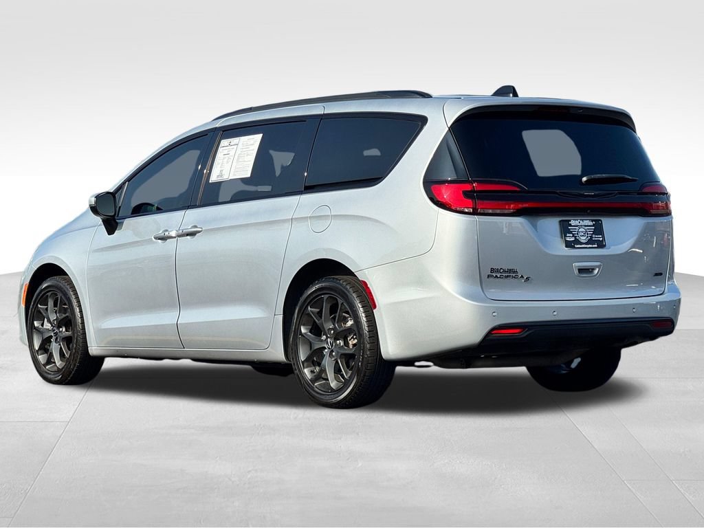 Used 2023 Chrysler Pacifica Touring-L w/ S Appearance Package AWD/4WD image 5